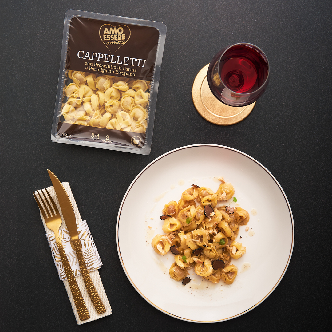 Cappelletti con burro nocciola, tartufo e mandorle tostate